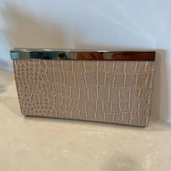 Clutch faux Alligator leather. 4 compartments 12 credit cards & zipper f… - Picture 5 of 14